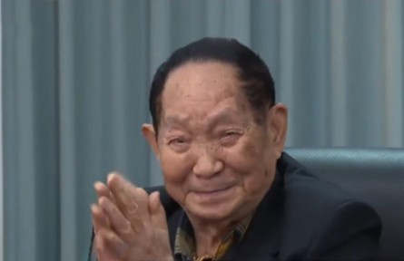 袁隆平團(tuán)隊(duì)雙季雜交稻畝產(chǎn)超1500公斤 袁隆平：對測產(chǎn)結(jié)果“非常滿