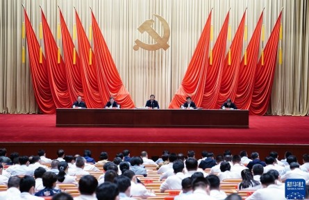 習(xí)近平：信念堅定對黨忠誠實事求是擔(dān)當(dāng)作為 努力成為可堪大用能擔(dān)重任的棟梁之才