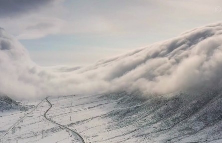 新疆阿爾泰山脈的云瀑 極致震撼