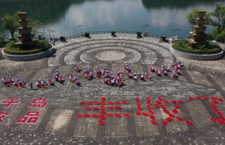 浙江杭州淳安縣威坪鎮(zhèn)：辣椒豐收“曬秋”忙