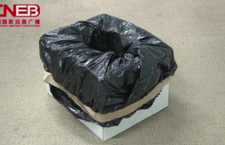 使用紙箱制作簡易馬桶