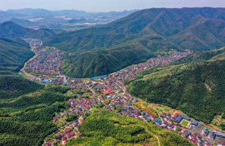 浙江長興新川村：村民變“股東” 搞活村經(jīng)濟