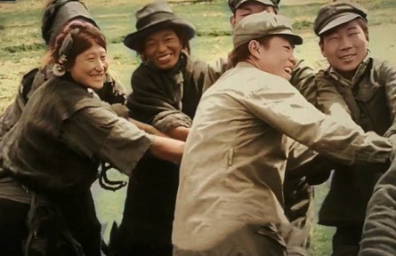 格?；ㄩ_(kāi)！珍貴影像上色修復(fù)，看西藏百萬(wàn)農(nóng)奴站起來(lái)?