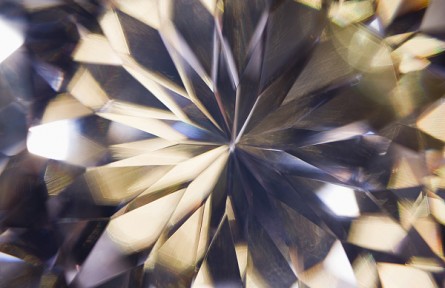 日本研究明確“納米多晶金剛石”實(shí)現(xiàn)迄今最高強(qiáng)度