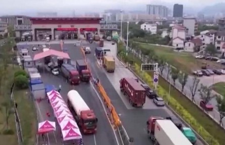 物流保通保暢 “即采即走即追” 全力打通“大動脈”