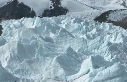 珠峰冰塔林：神奇壯觀的“冰雕公園”