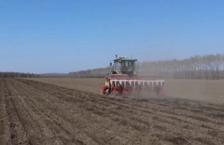 黑龍江墾區(qū)大豆播種全面展開(kāi)