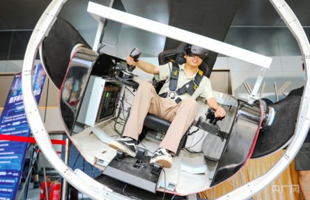 數(shù)字中國(guó)建設(shè)峰會(huì)在即 福建福州開(kāi)放數(shù)字電競(jìng)“黑科技”體驗(yàn)