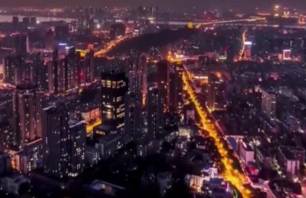 【解碼十年】產(chǎn)業(yè)集聚 點(diǎn)亮中西部