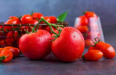 西紅柿生吃和熟吃，哪個(gè)對(duì)身體更好？原來(lái)大有講究