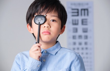 辟謠 | 長期戴眼鏡，會讓眼睛變凸嗎？