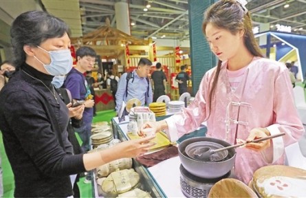 第五屆中國(guó)國(guó)際茶葉博覽會(huì)落幕 線(xiàn)上線(xiàn)下展銷(xiāo)兩旺 年輕態(tài)成一大亮點(diǎn)