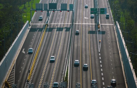 辟謠|高速路上是越快越省油嗎？