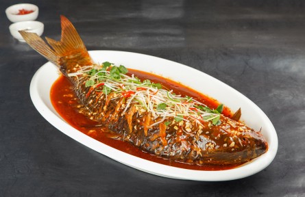 魚刺卡喉，吃一口饅頭或米飯壓下去就好了？