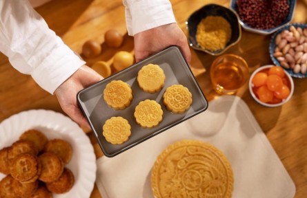 中秋節(jié)過(guò)完了月餅還沒(méi)吃完？剩月餅花樣做小吃 快試試吧！