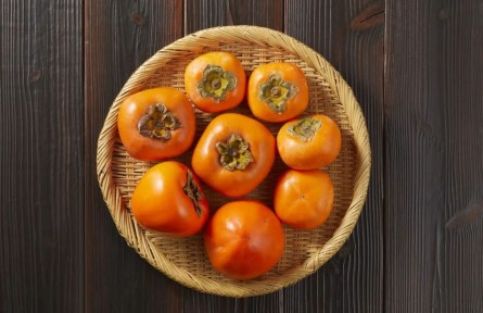 辟謠|柿子不能和魚(yú)、蝦、牛奶等同食？會(huì)得胃結(jié)石？