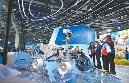 進博會上體驗“高科技”