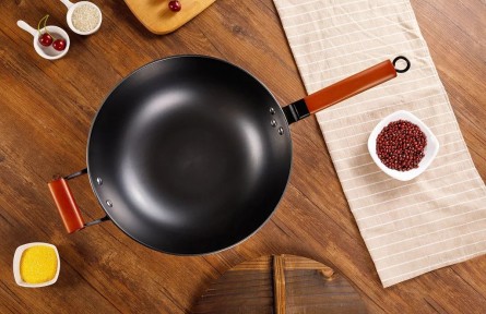 幾十元和幾百元的鐵鍋，到底啥區(qū)別？千萬(wàn)別亂買！