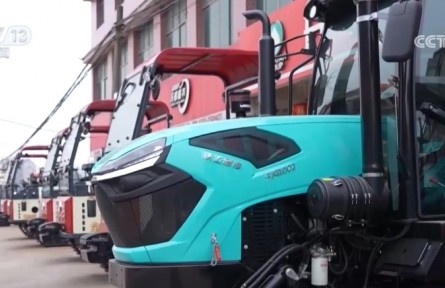 育種插秧、翻耕稻田，生產(chǎn)忙！各地春耕沃野生機(jī)勃勃