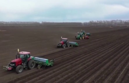 黑龍江：增糧先鋒隊(duì) 為了高產(chǎn)“出征”