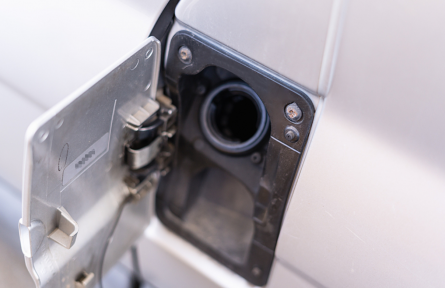 辟謠|“燃油寶”讓一箱油頂一箱半用？專家：偷換概念