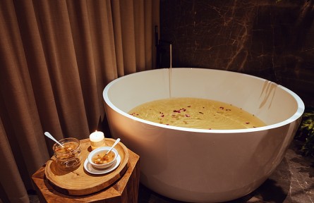 辟謠|“刷經(jīng)絡”“藥浴排寒”非人人適宜