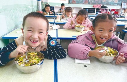 從25.83萬人到51.31萬人 青海學(xué)生營養(yǎng)餐補(bǔ)助覆蓋面擴(kuò)大