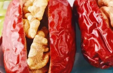 家鄉(xiāng)特優(yōu)農(nóng)產(chǎn)品大學(xué)生推薦官 | 品牌手記?：盂縣核桃—?dú)け∪史实奶兄赂弧敖鸸?></a></td>
<td align=