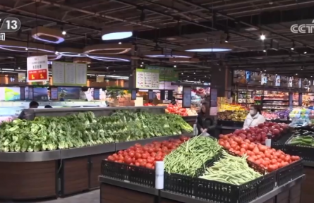 元旦將至，消費市場“熱氣騰騰” 各地“菜籃子”“果盤子”供應(yīng)豐富